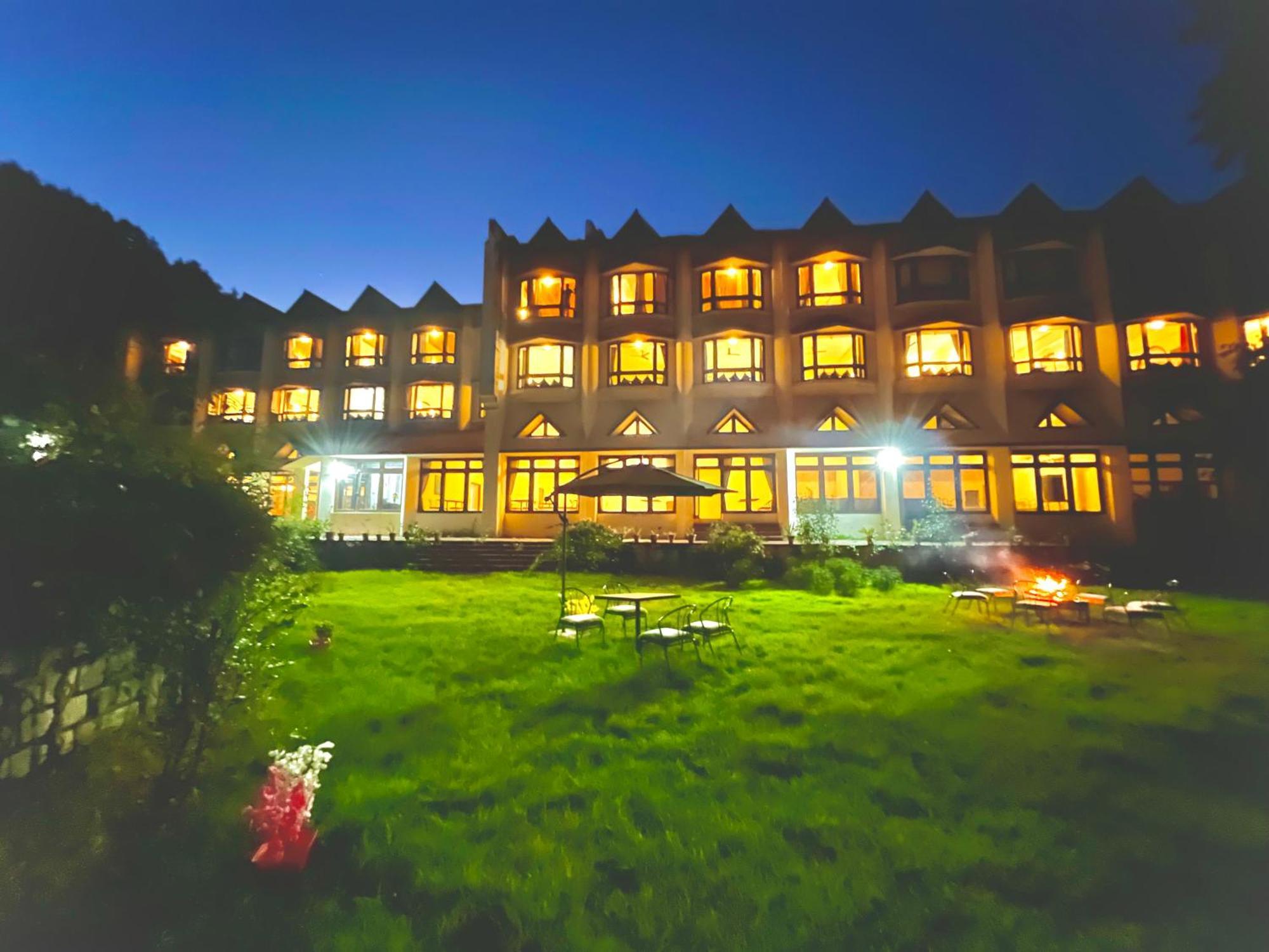 Sagar Resort !! Mountain View ! Luxury Stay ! Family Resort ! Private Parking ! Near Mall Road Manāli Extérieur photo
